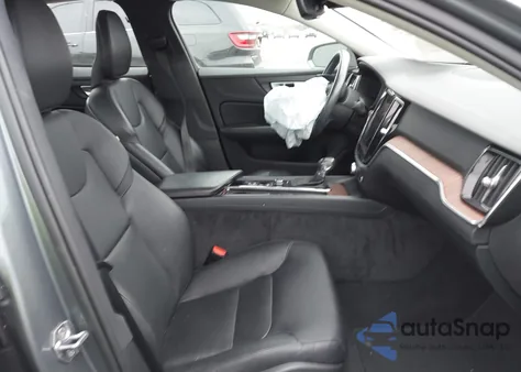 2021 Volvo S60 T5 Momentum z USA, uszkodzony, nr VIN 7JR102FK2MG093210